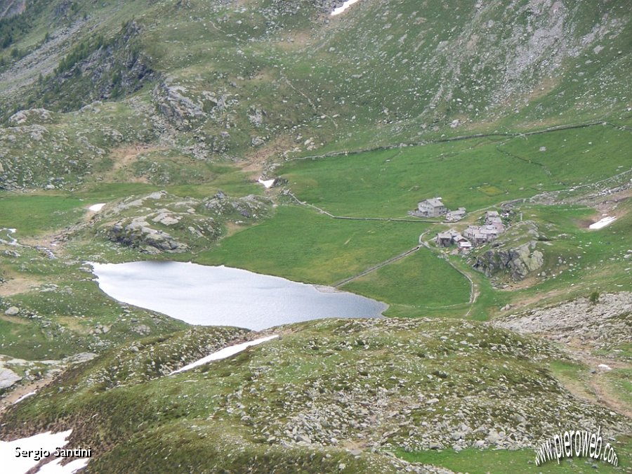 01 Alpe Angeloga con lago e Rif. Chiavenna.JPG